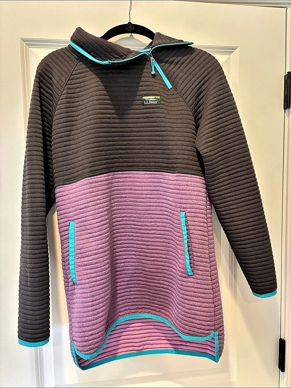 L.L.Bean Women'Small iTEMID 517237 Color Block Pullover in Purple & Black Size